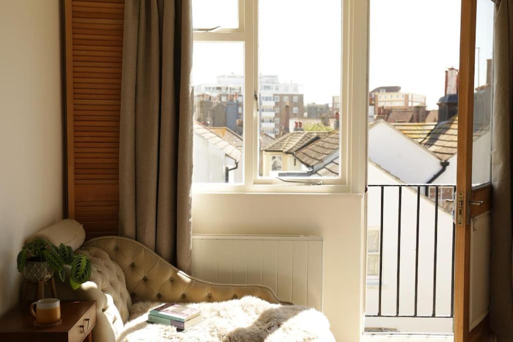 Sunny Seaside Sanctuary - Two Bedroom Apartment Brighton Exterior photo