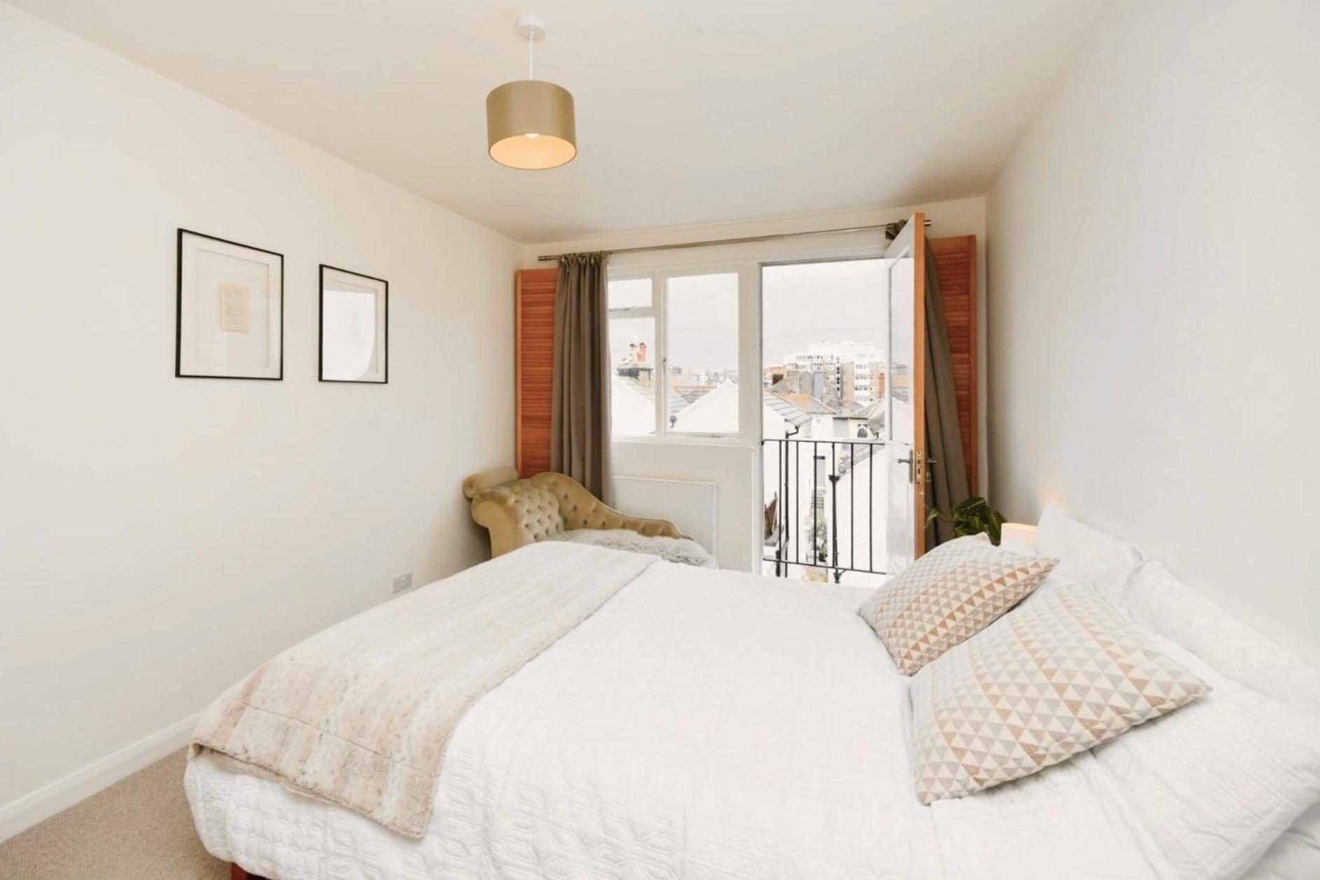 Sunny Seaside Sanctuary - Two Bedroom Apartment Brighton Exterior photo